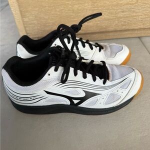 Mizuno White and Black Athletic Shoes